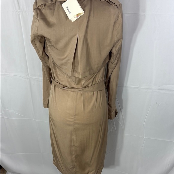 Levand Classic Women’s Tan Trench Coat - Picture 4 of 9